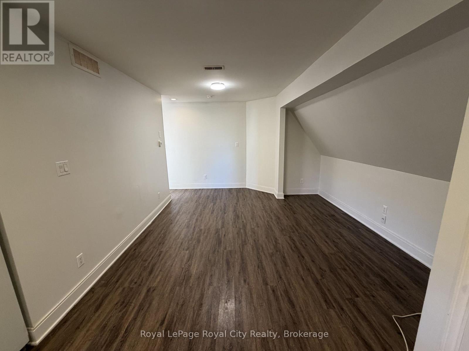 UNIT B - 563 WOOLWICH STREET, Guelph (Exhibition Park) — photo 3