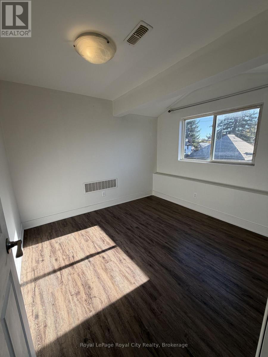 UNIT B - 563 WOOLWICH STREET, Guelph (Exhibition Park) — photo 4