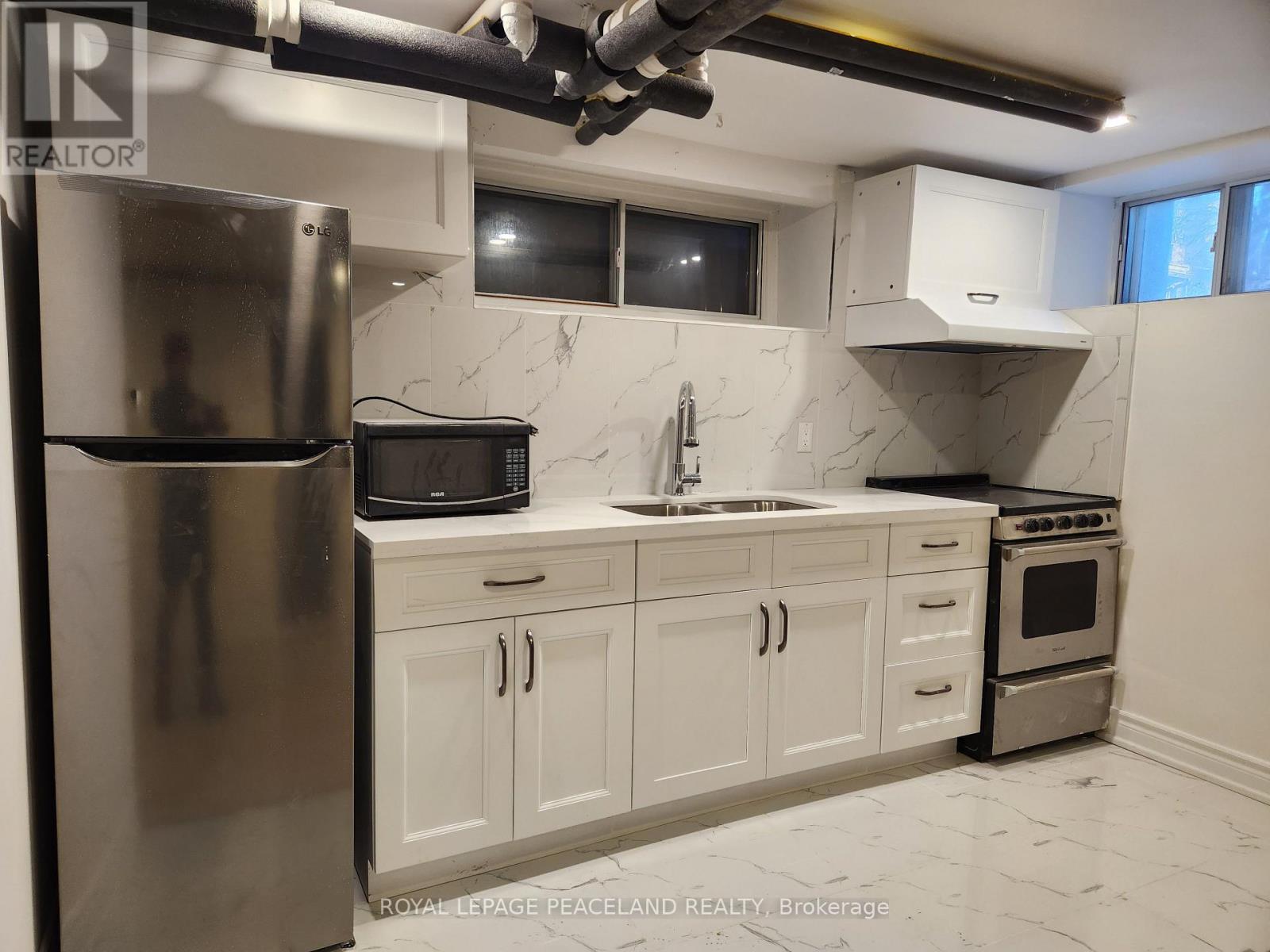 REAR BSMT - 61 MADISON AVENUE, Toronto (Annex)