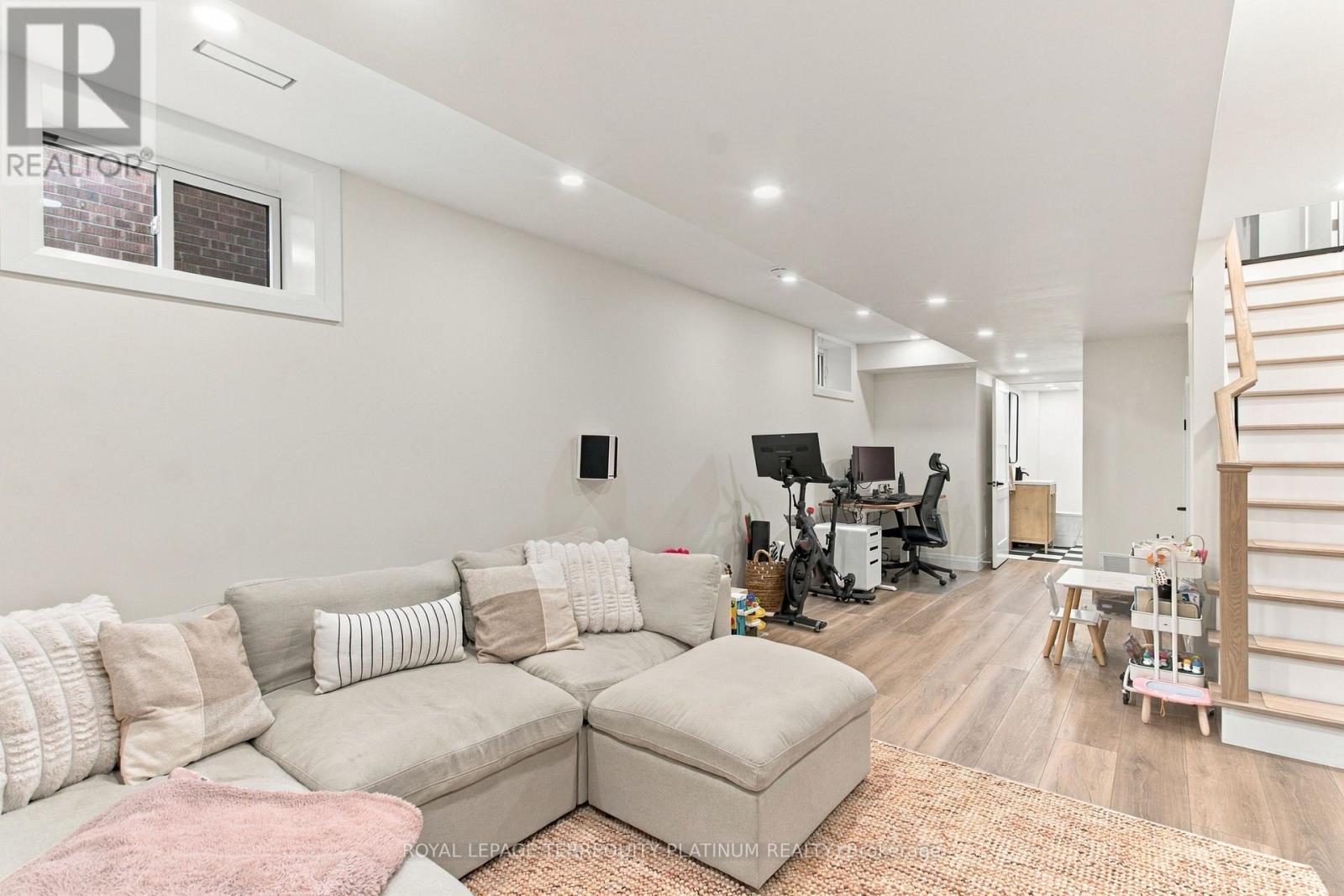493 Mortimer Avenue, Toronto, ON photo 17
