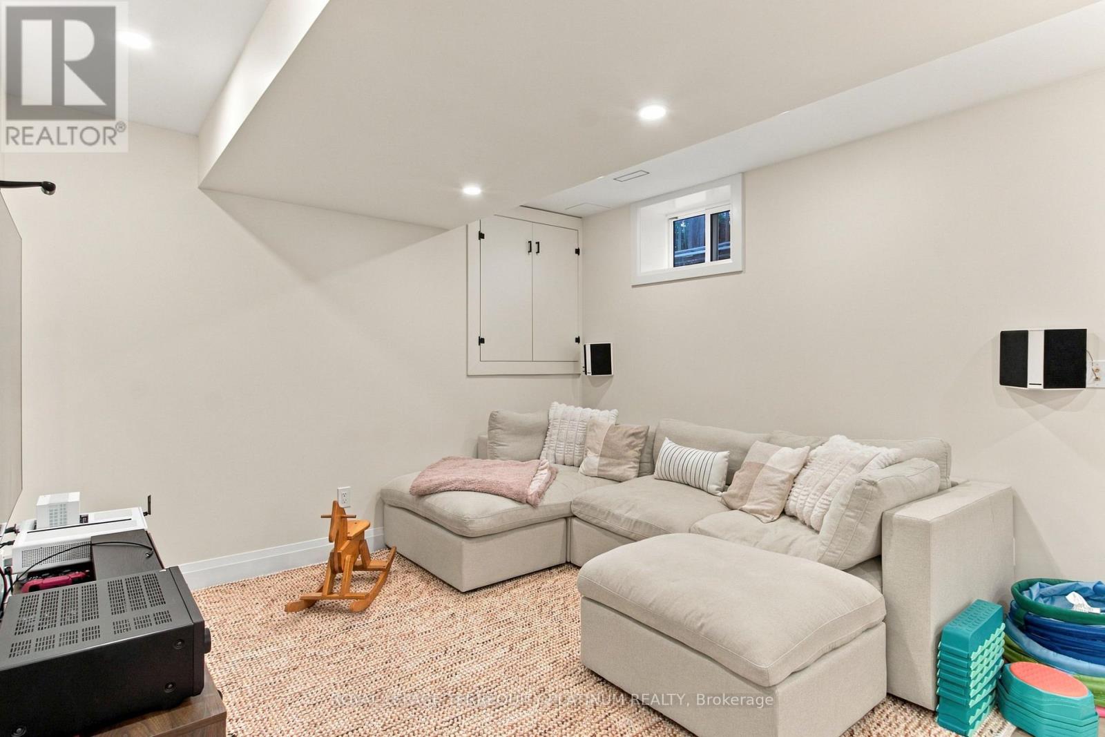 493 MORTIMER AVENUE - 18