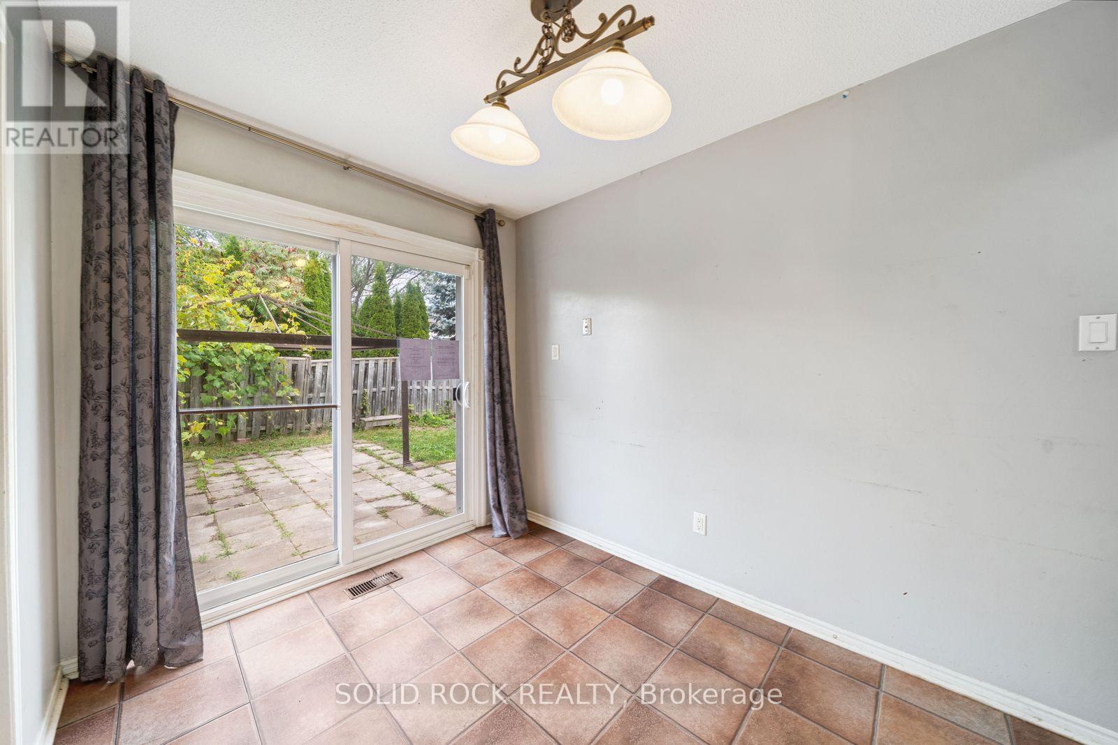 2394 STRATHMORE CRESCENT - 10