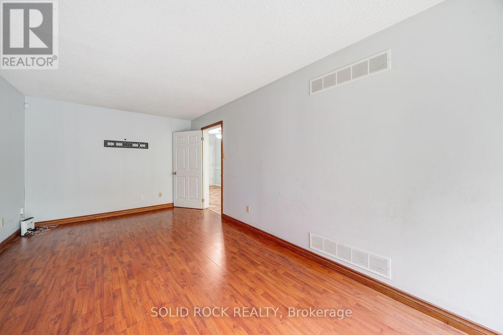 2394 STRATHMORE CRESCENT - 12