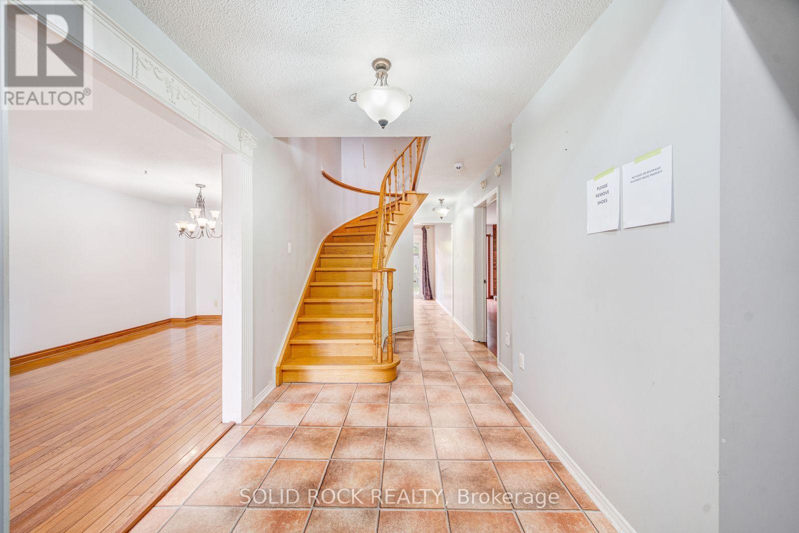 2394 STRATHMORE CRESCENT - 3