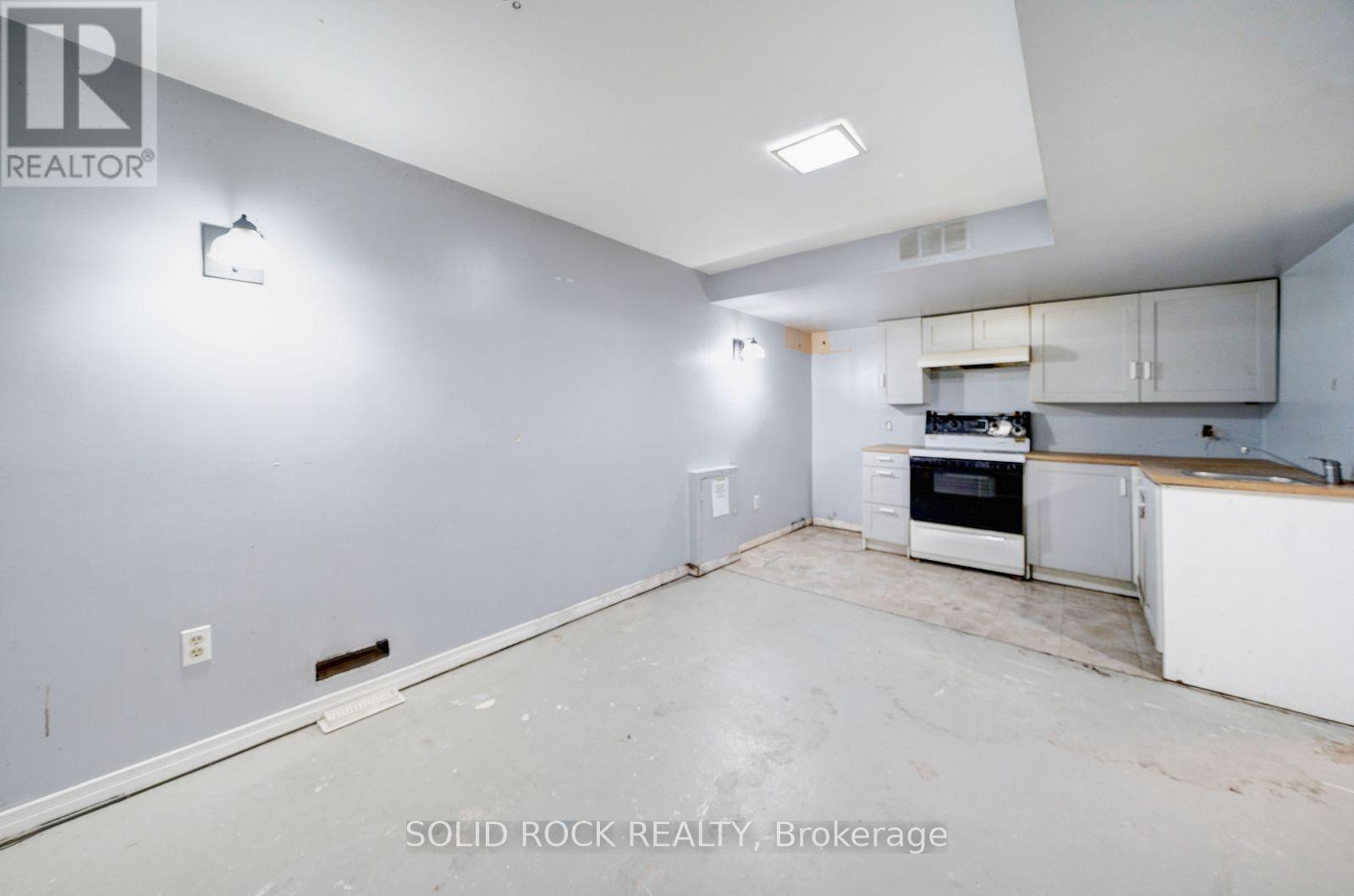 2394 STRATHMORE CRESCENT - 32