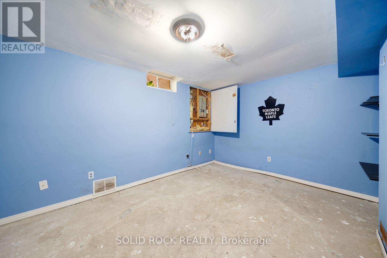 2394 STRATHMORE CRESCENT - 33