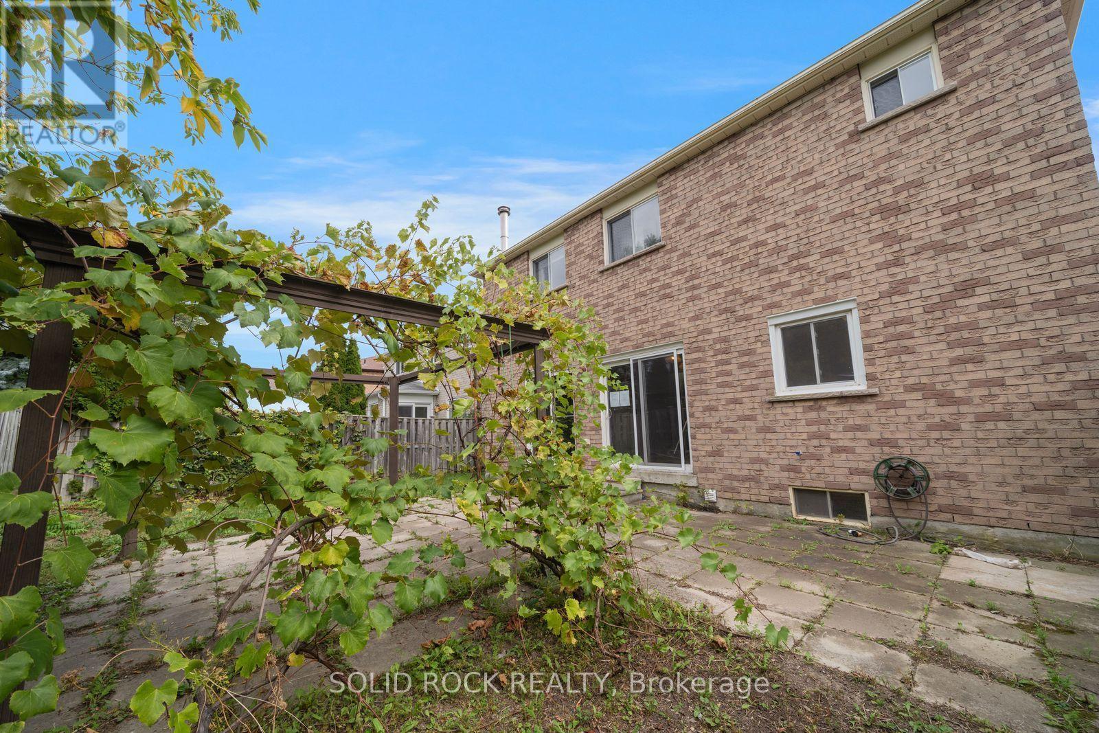 2394 STRATHMORE CRESCENT - 42