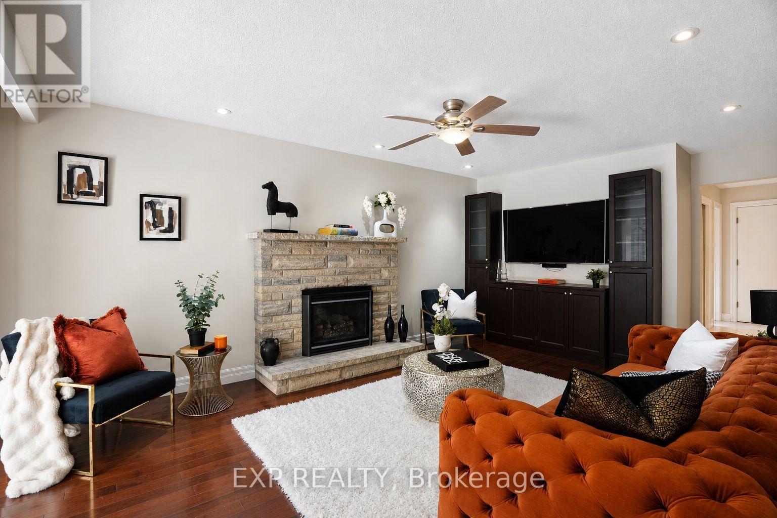 74 HENDERSON DRIVE, Whitby (Pringle Creek)
