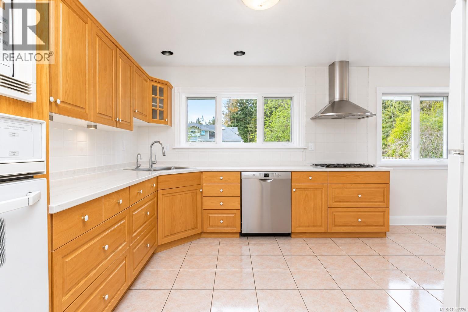 9723 Ardmore Dr, North Saanich - Image 1