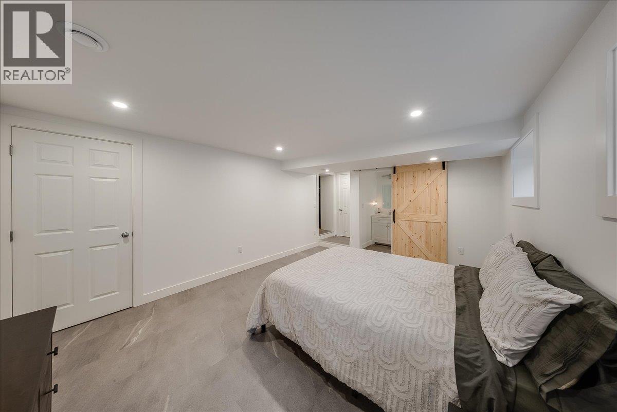 710 10TH Avenue, Montrose - Image 1