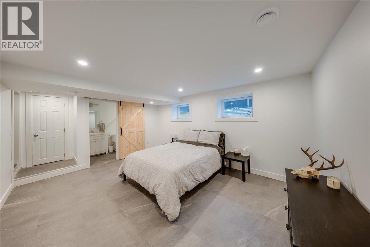 710 10TH Avenue, Montrose - Image 1