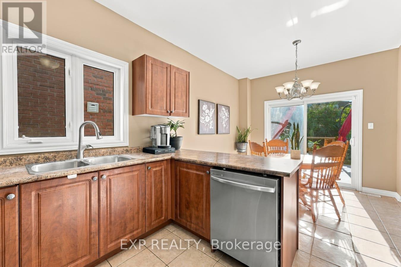 36 SALTZBURG CRESCENT, Georgina (Keswick North) — photo 11