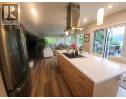 Kitchen - 2340 3a Highway, Nelson, BC V1L6K7 Photo 8