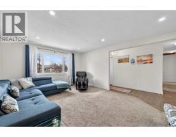 Bedroom - 5835 28 Avenue Ne, Calgary, AB T1Y2E4 Photo 7