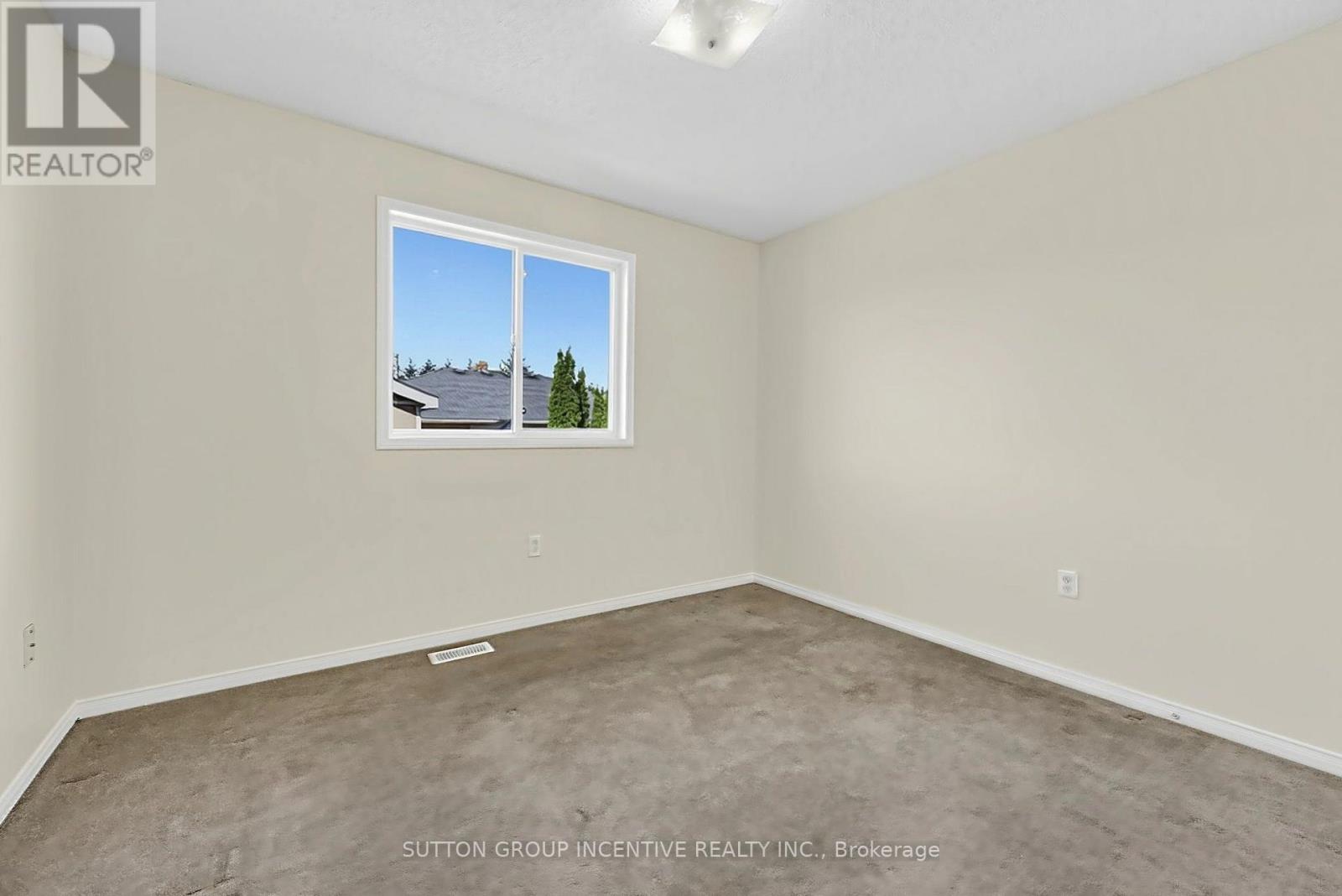 8 Lucas Avenue, Barrie photo 19