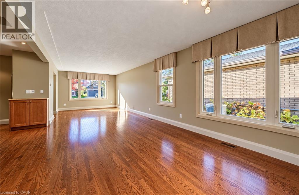 108 PLYMOUTH Road, Kitchener — photo 7