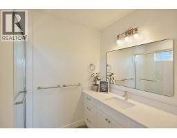 5825 Trail Avenue, Sechelt, BC V7Z0K5 Photo 26