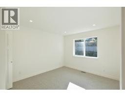 5825 Trail Avenue, Sechelt, BC V7Z0K5 Photo 31