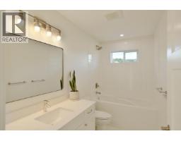 5825 Trail Avenue, Sechelt, BC V7Z0K5 Photo 28