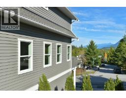 5825 Trail Avenue, Sechelt, BC V7Z0K5 Photo 35