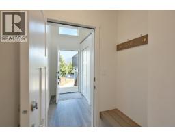 5825 Trail Avenue, Sechelt, BC V7Z0K5 Photo 38