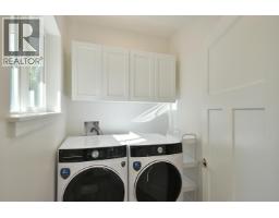 5825 Trail Avenue, Sechelt, BC V7Z0K5 Photo 39