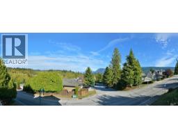 5825 Trail Avenue, Sechelt, BC V7Z0K5 Photo 12