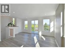 5825 Trail Avenue, Sechelt, BC V7Z0K5 Photo 8