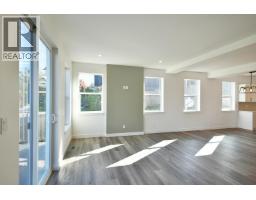 5825 Trail Avenue, Sechelt, BC V7Z0K5 Photo 9