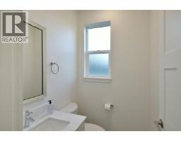 5825 Trail Avenue, Sechelt, BC V7Z0K5 Photo 18