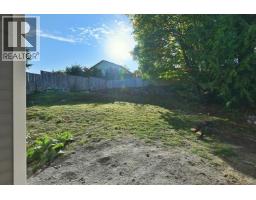 5825 Trail Avenue, Sechelt, BC V7Z0K5 Photo 33