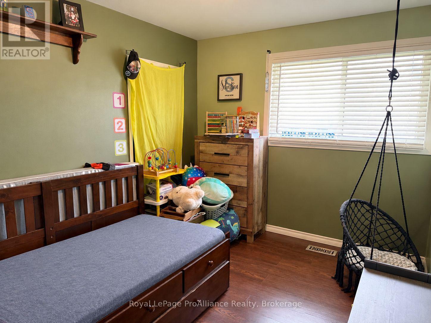 854 BARNARDO AVENUE, Peterborough (Northcrest Ward 5) — photo 5