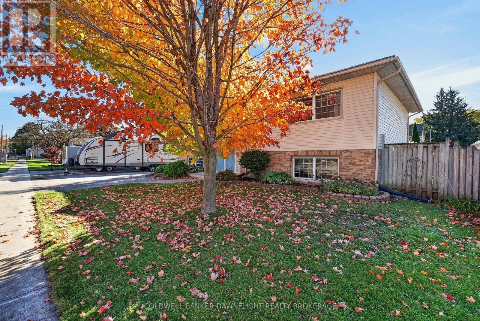 11 HILL STREET, South Huron (Exeter) — photo 3