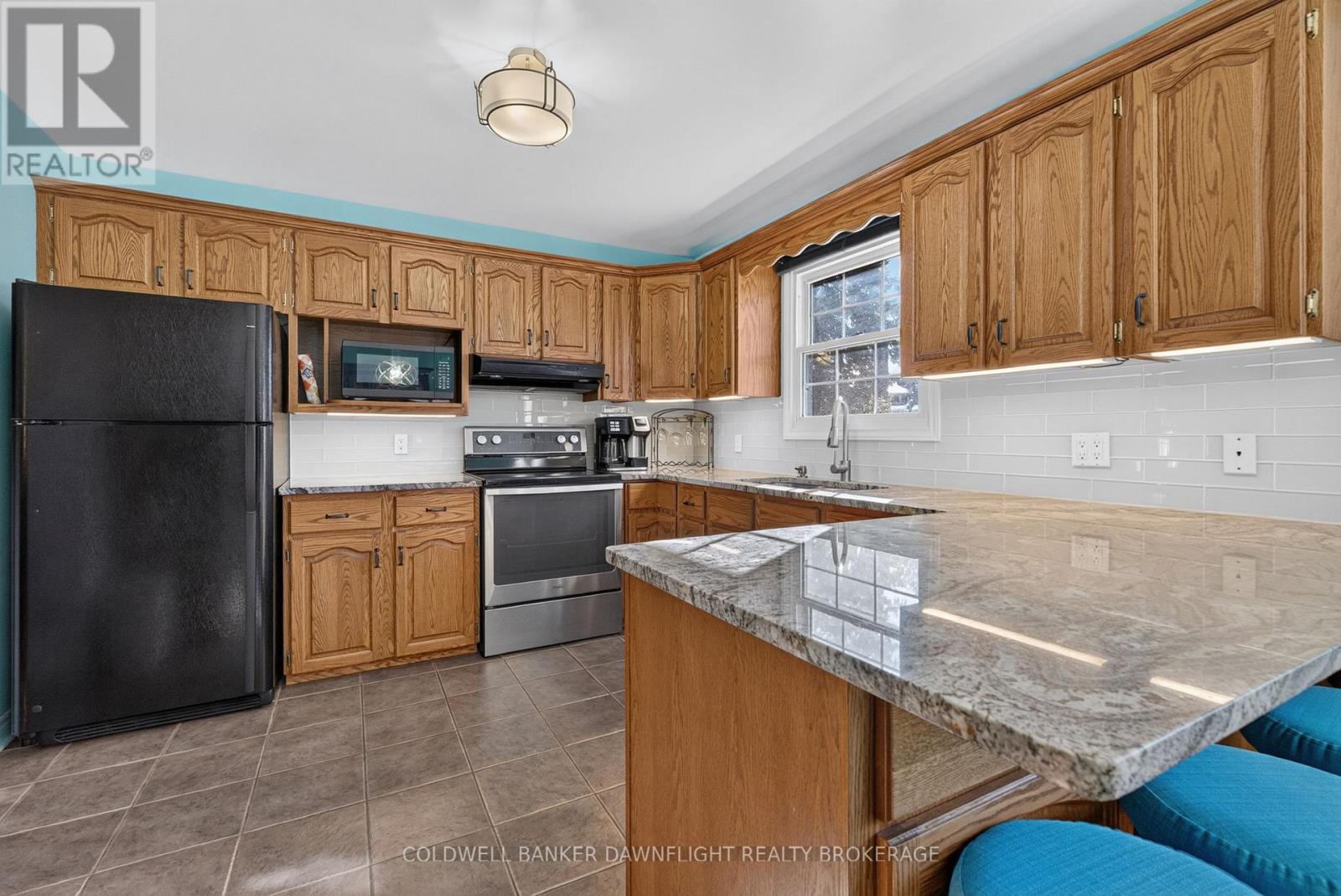 11 HILL STREET, South Huron (Exeter) — photo 6