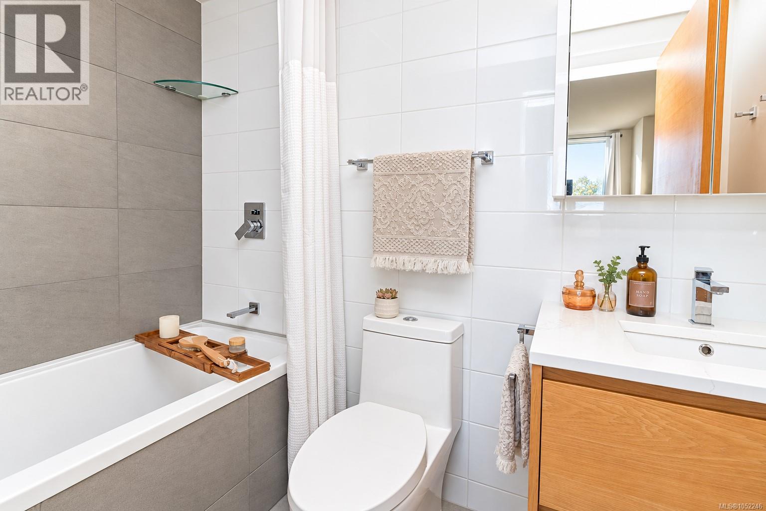 #1413 989 Johnson St - 12
