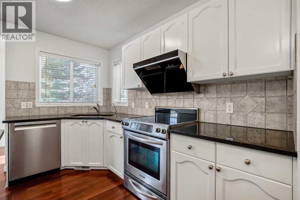 44 Rocky Ridge Close NW photo 12