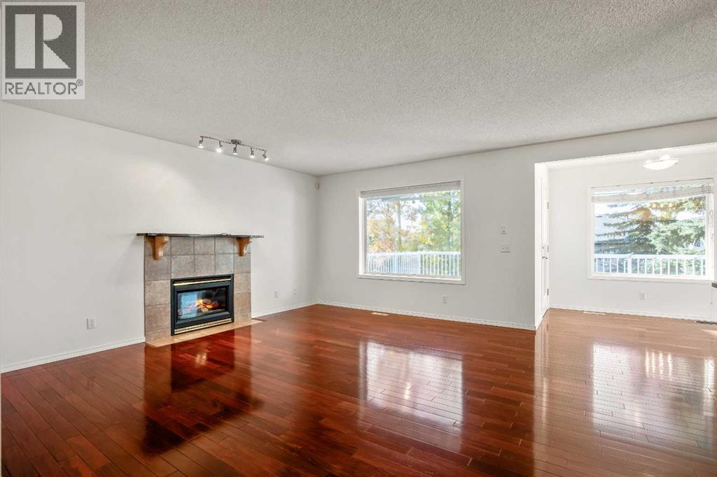 44 Rocky Ridge Close NW photo 5