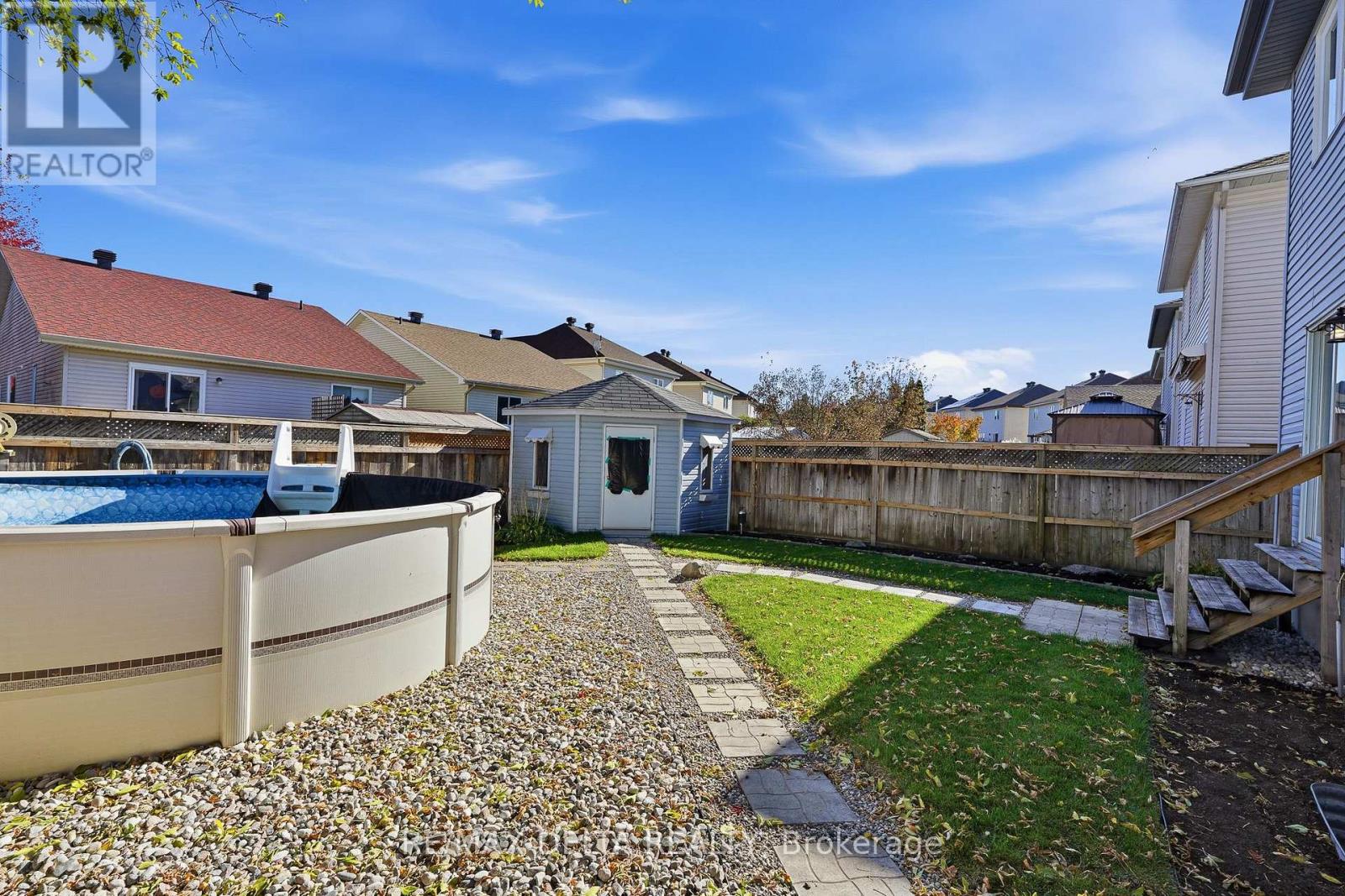 202 SANDRA CRESCENT - 32