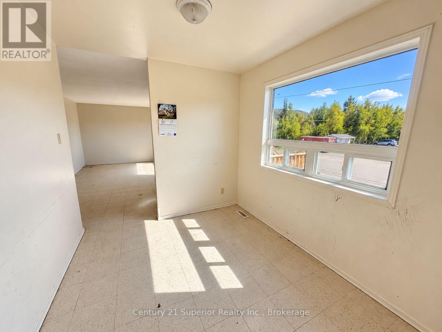 107 SIMON STREET, Schreiber — photo 10