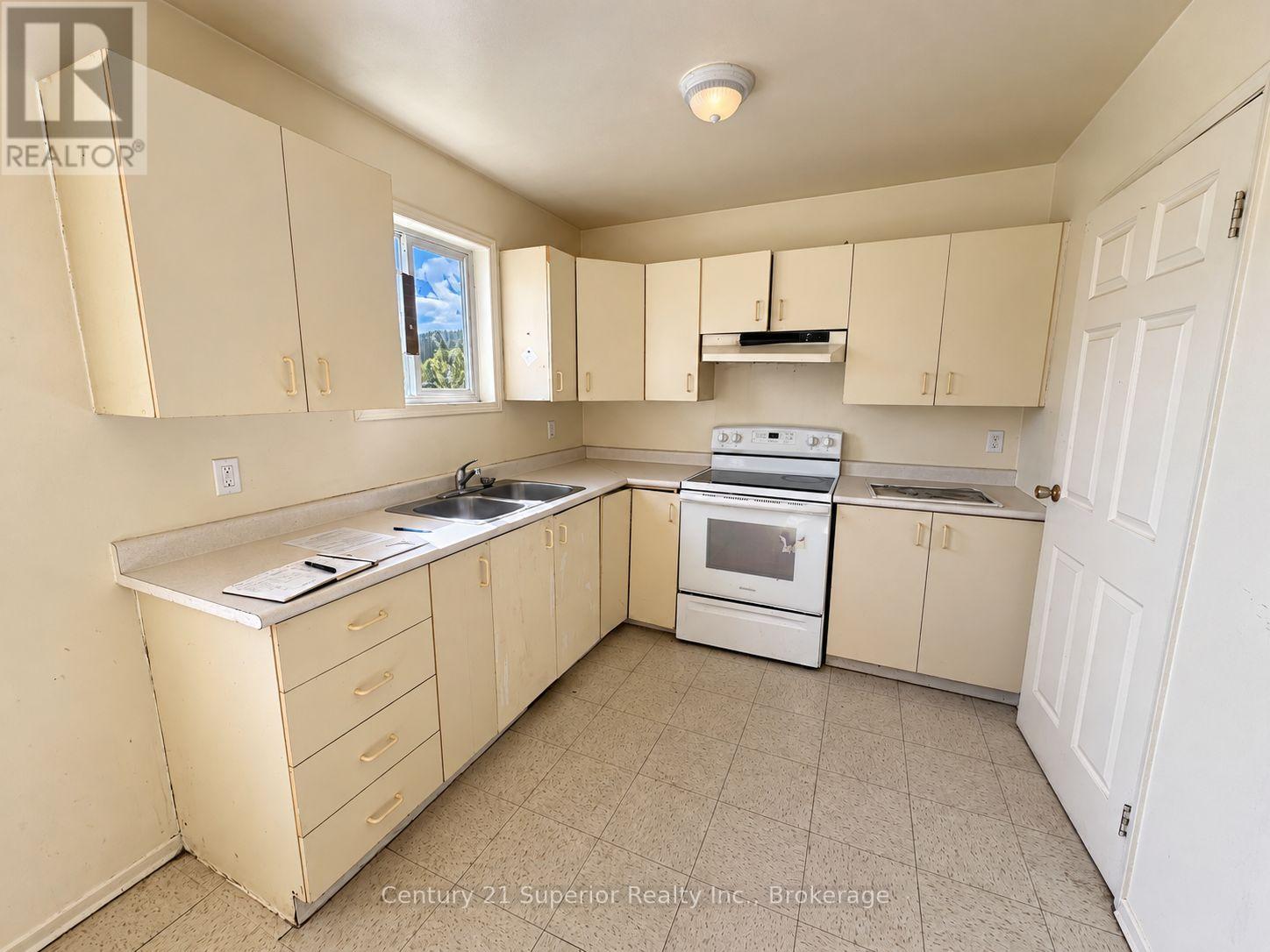 107 SIMON STREET, Schreiber — photo 9