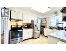 Photo 9 of 31, 585 ALWARD STREET · Prince George, BC