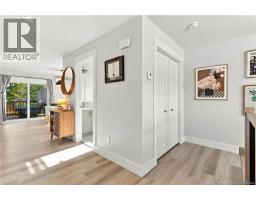 256 Falcon Drive, photo 10