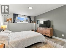 256 Falcon Drive, photo 23
