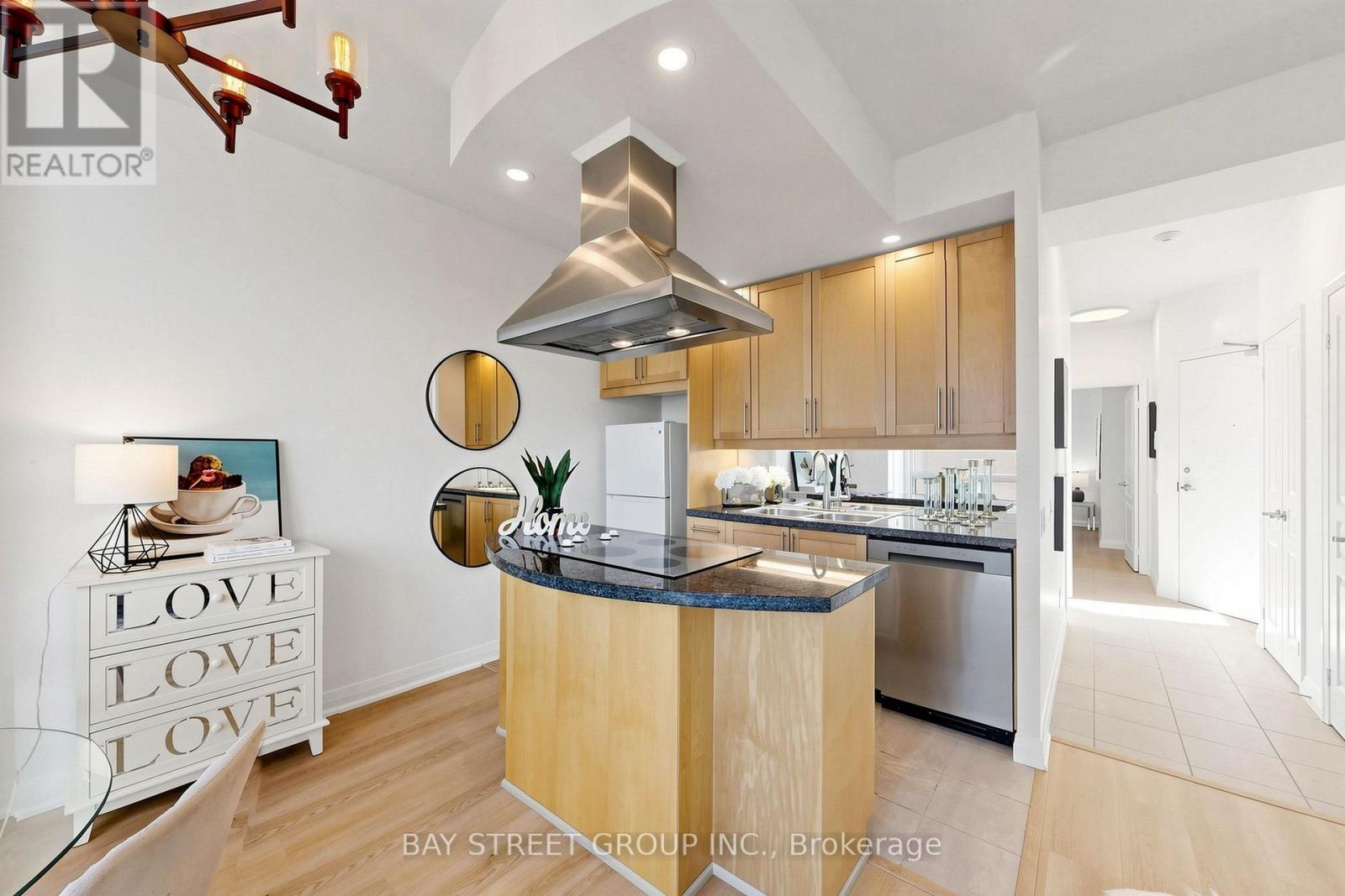 1708- 1121 Bay Street, Toronto, ON photo 13