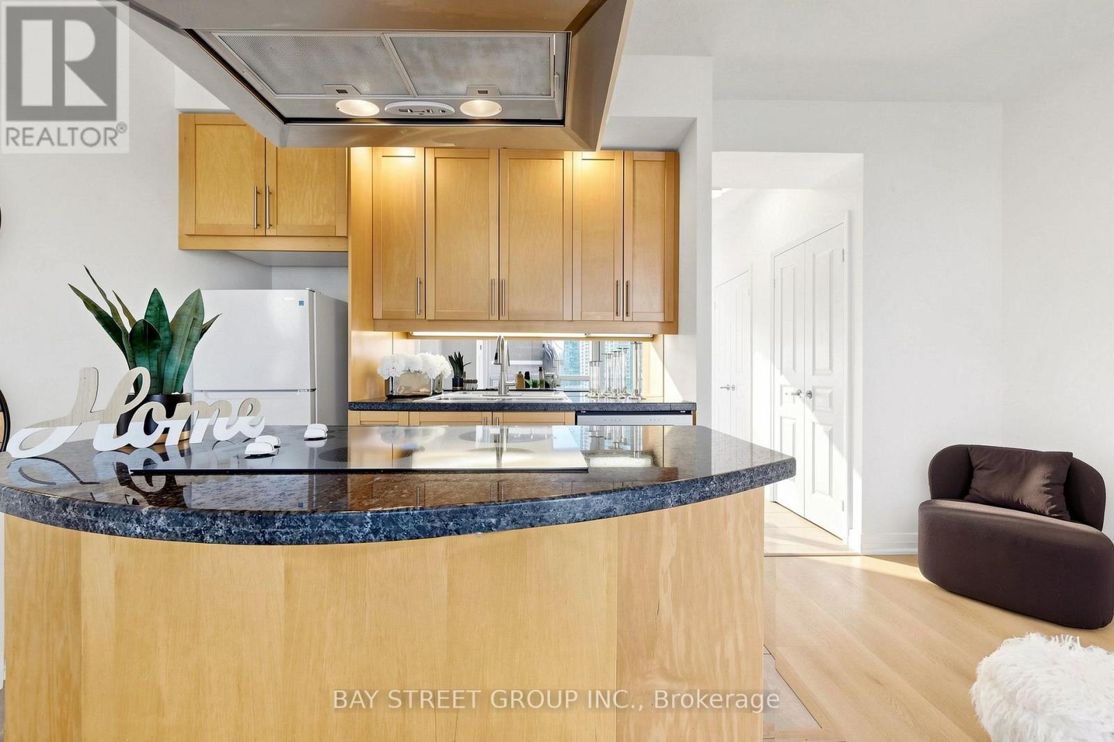 1708- 1121 Bay Street, Toronto, ON photo 14
