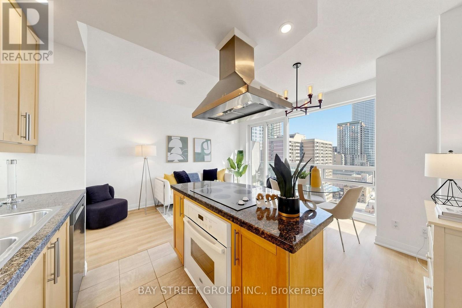 1708- 1121 Bay Street, Toronto, ON photo 16