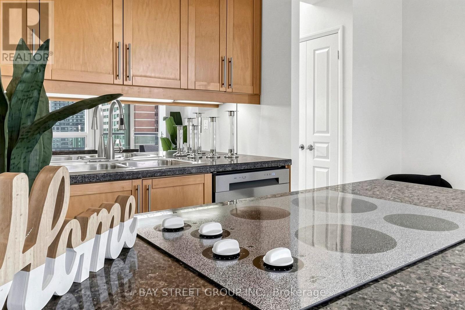 1708- 1121 Bay Street, Toronto, ON photo 18