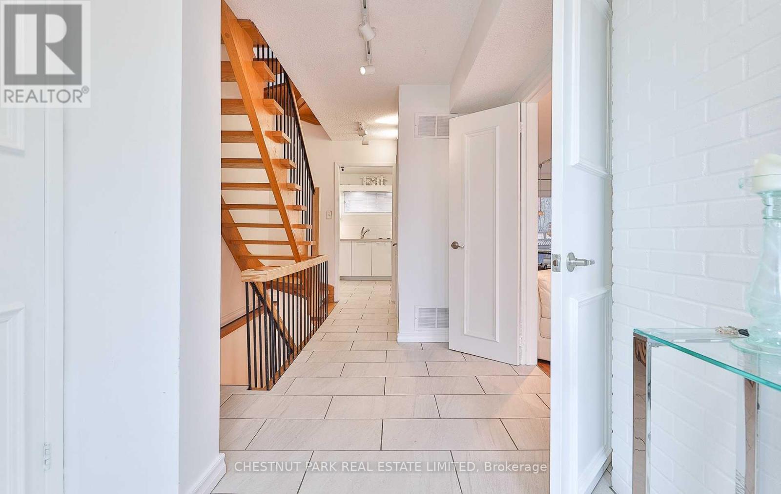108 BELMONT STREET, Toronto (Annex) — photo 2