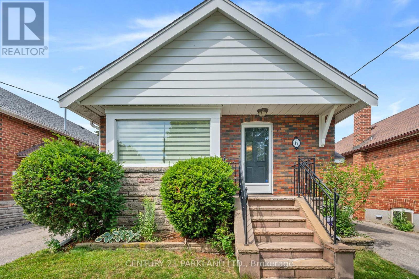 6 ROBLIN AVENUE, Toronto (East York)