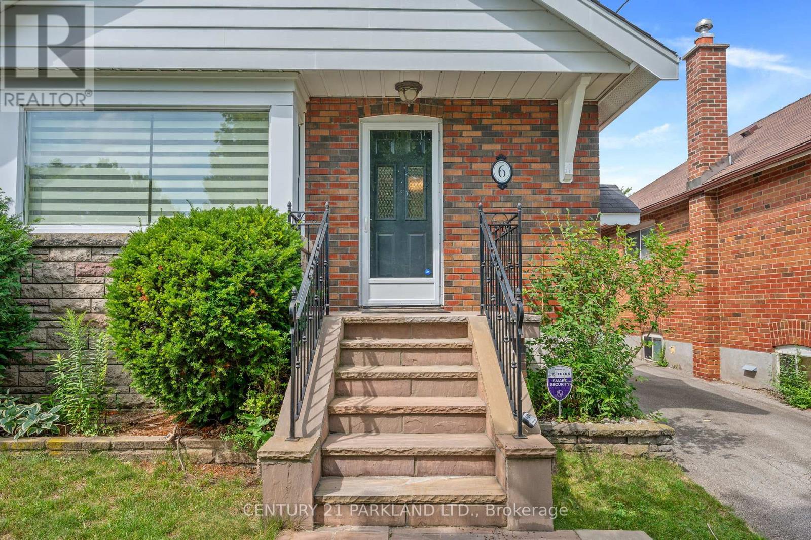 6 ROBLIN AVENUE, Toronto (East York) — photo 2